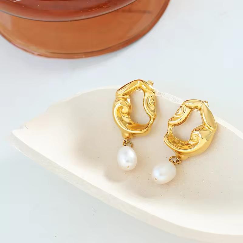 Ophelia’s Pearl Drop Earings