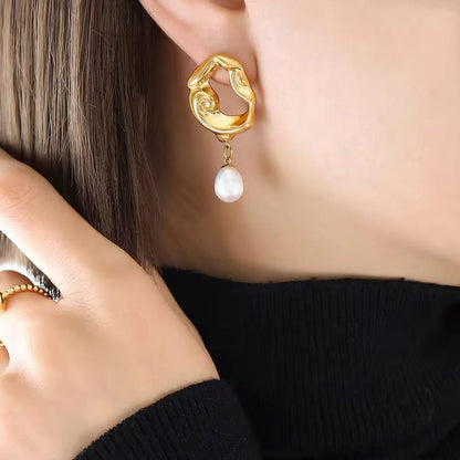 Ophelia’s Pearl Drop Earings